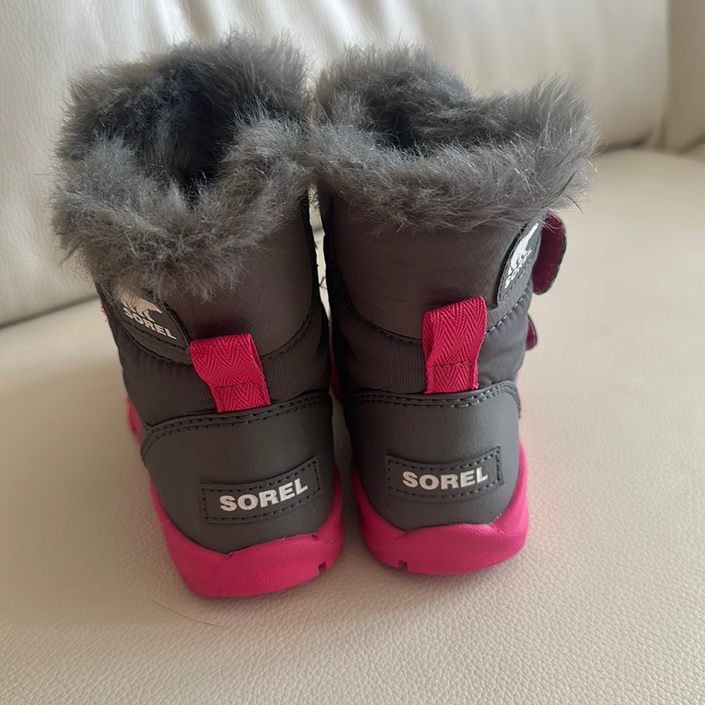 Sorel snow boots size 9T